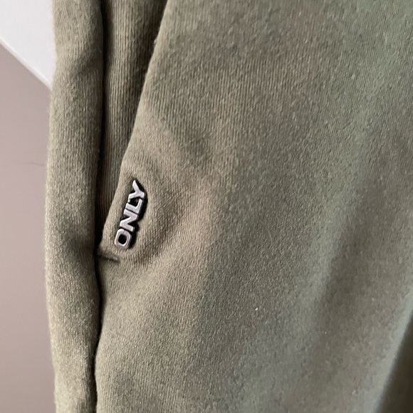 Jogger style pants - Picture 3 of 7